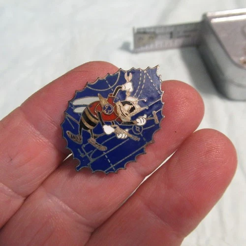 VINTAGE WW2 ERA ? MILITARY NAVY SEABEES  PIN BADGE