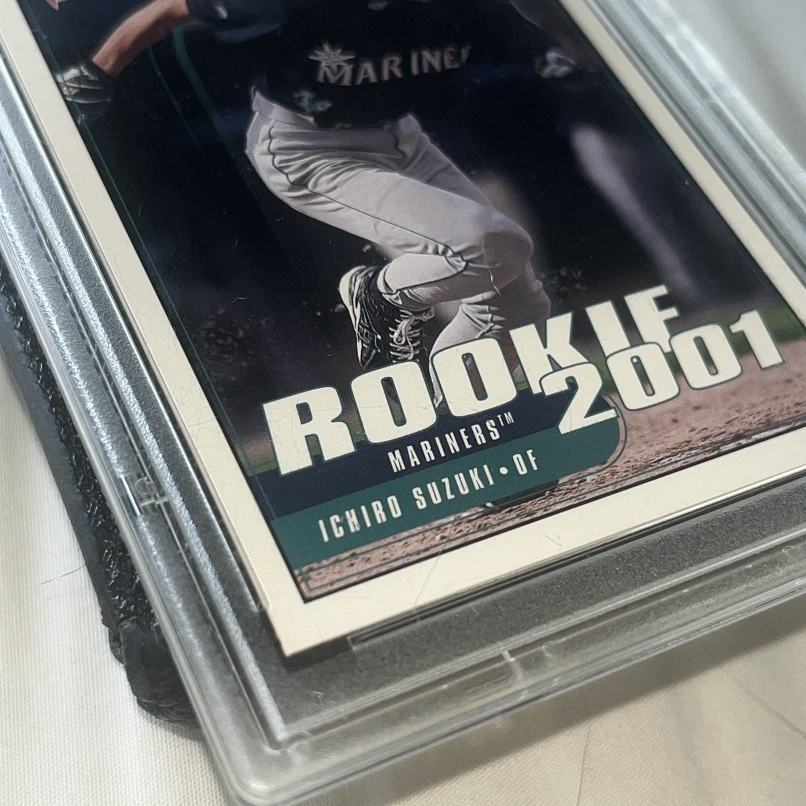 2001 Upper Deck Victory Ichiro Suzuki Rookie #564 PSA 10 Seattle Mariners view 3