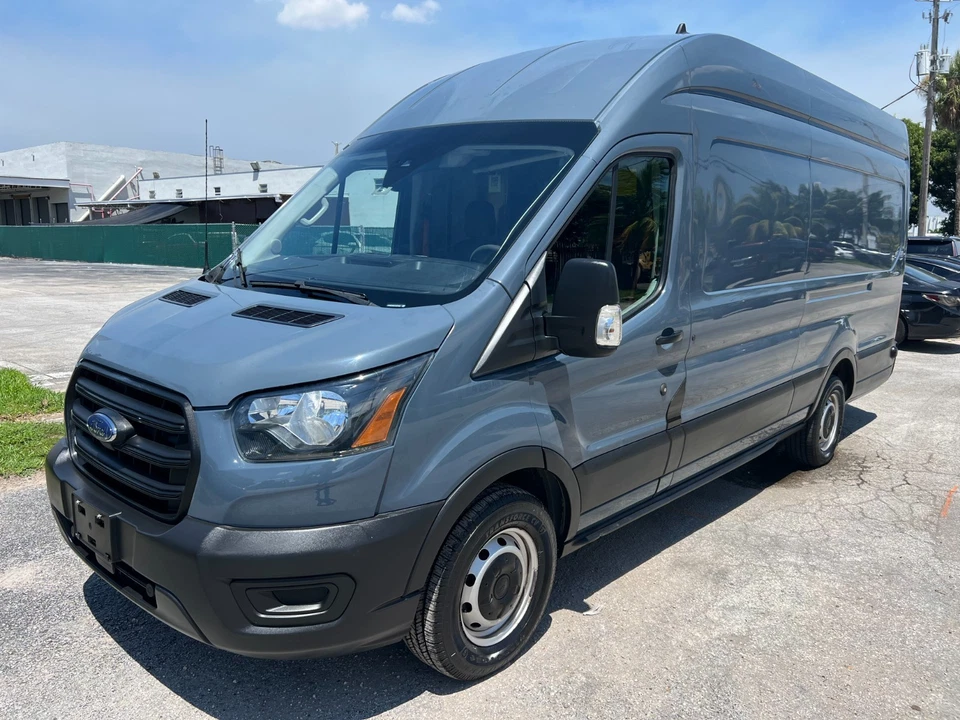 Ford Transit-250 2020  Foto 4 de 4