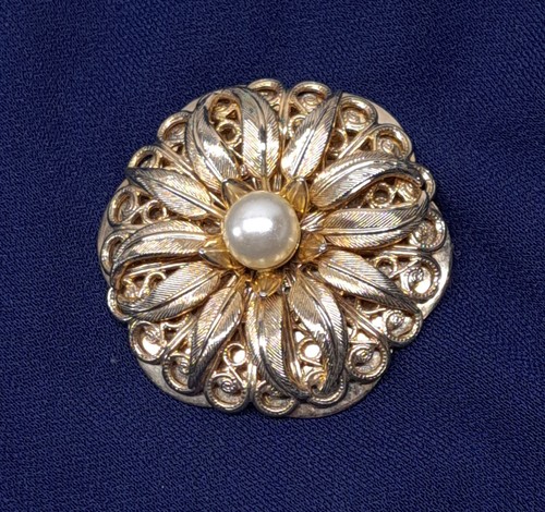 Vintage Lieba USA Gold Tone Filigree Flower Scarf Clip Faux Pearl Center
