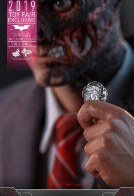 HotToys HT MMS546 Batman the Dark Knight Two-Face Harvey Dent 1/6