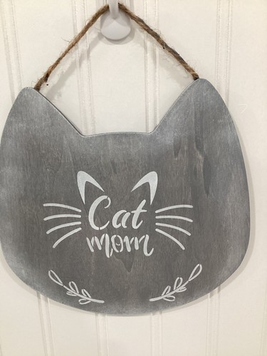 Cat Head Hanging Sign/ Plaque that reads "Cat Mom", handcrafted - Great Gift