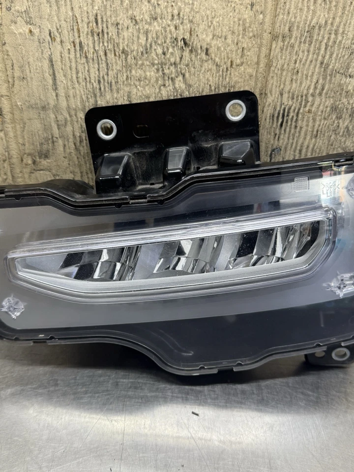 2016 - 2018 GMC Sierra 1500 para-choque dianteiro lado esquerdo farol de neblina LED OEM - Imagem 4 de 4