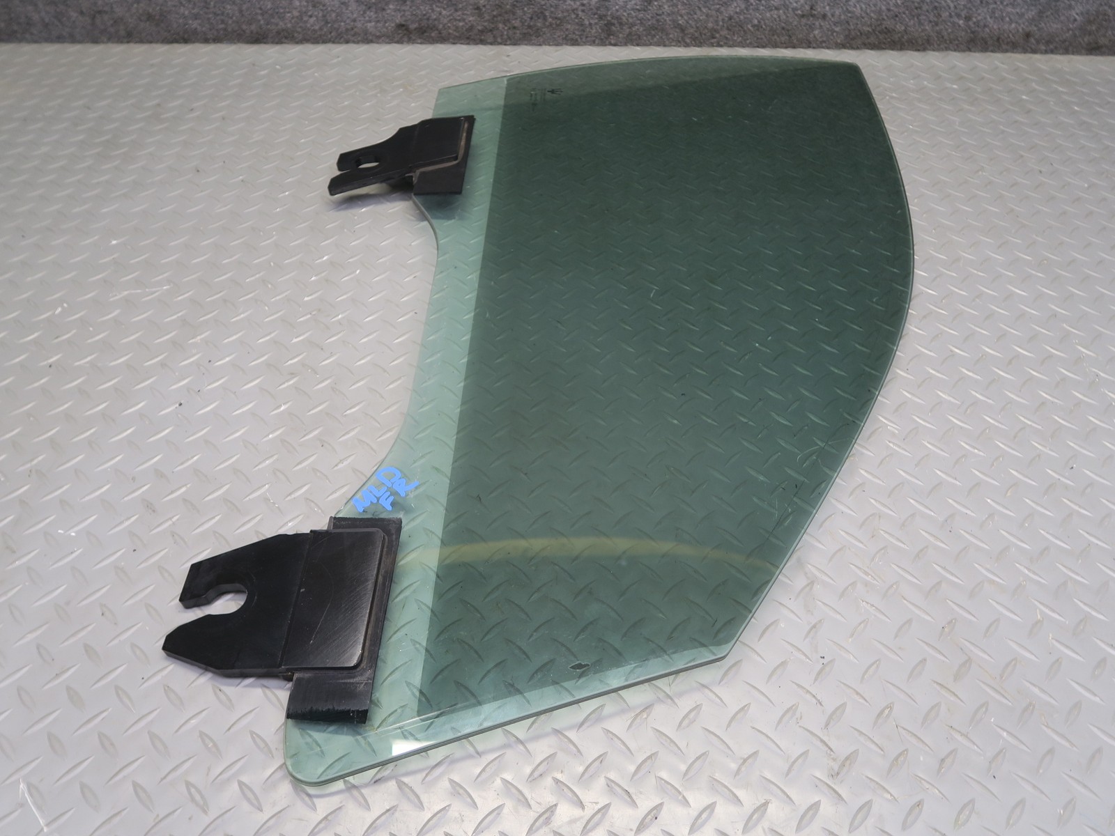 2017-2020 MASERATI LEVANTE M161 FRONT RIGHT DOOR GLASS WINDOW