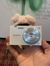 90 New Samsung MV900F Digital Camera -180 Flip Touchscreen W/SD Card Charger