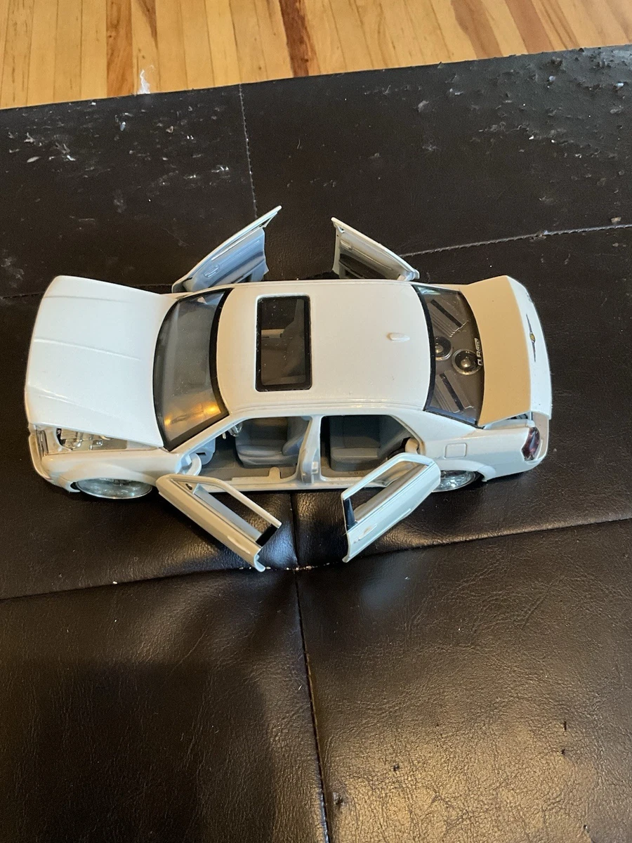 Preços baixos em Jada Toys Chrysler 1:24 Veículos de brinquedo e