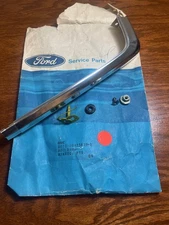 NOS D8SZ-60423A19-A 78 THUNDERBIRD BACK BELT MOULDING TRIM LH REAR LOWER GLASS