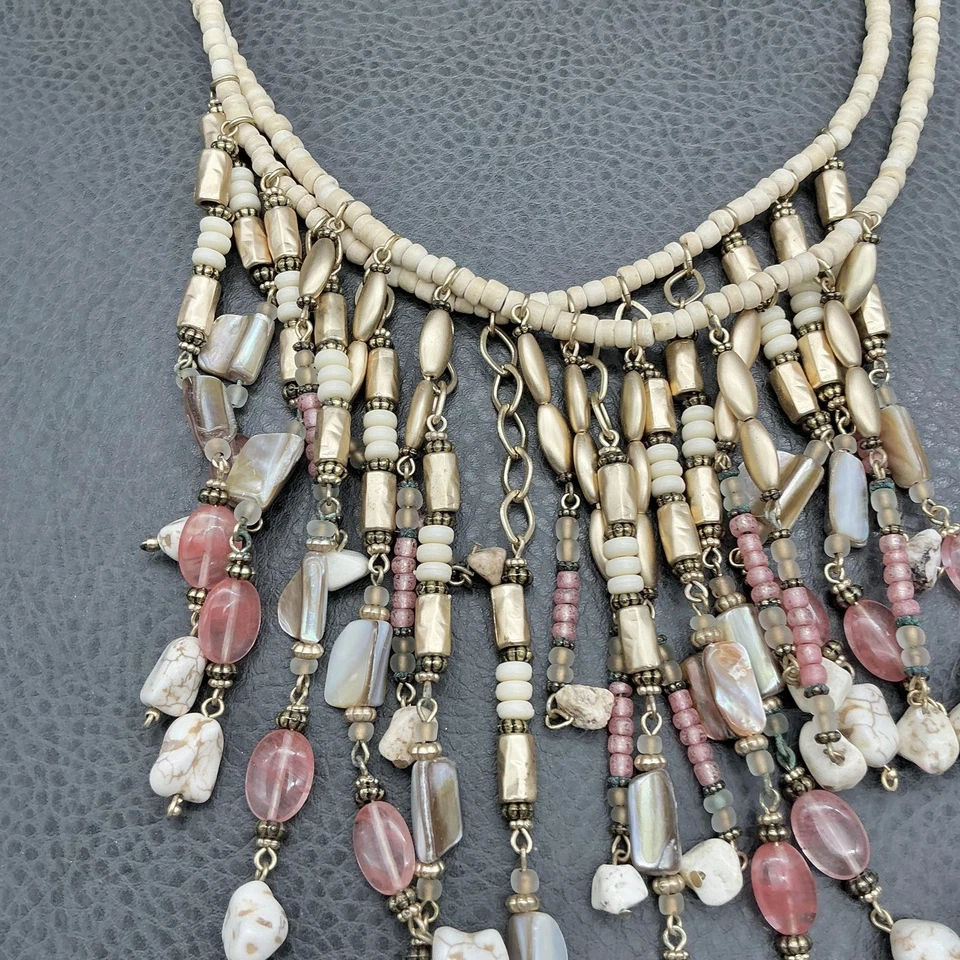 Collar Babero Chico's Declaración Multi Hilo Cuentas Rosa Blanco Oro Tono Flecos Foto 4 de 4