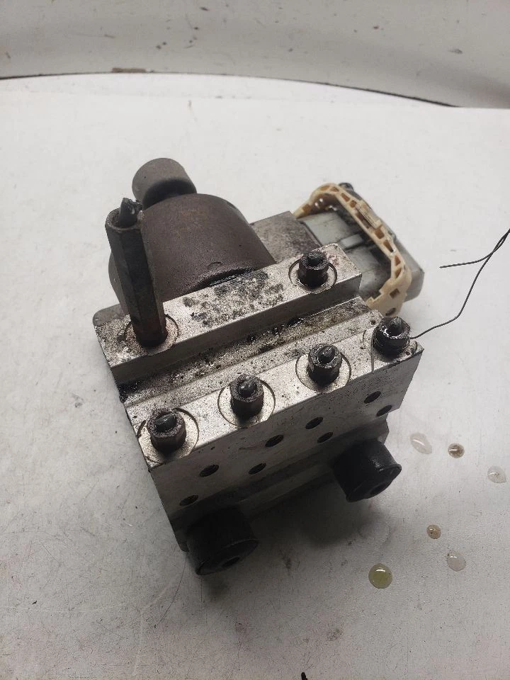 Módulo de control de bomba de freno ABS para Toyota Sienna 1998-2001 Foto 3 de 4