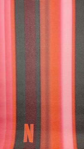 Tapis de yoga femme Netflix multi-stripes rouge antidérapant 1/4 po d'épaisseur neuf avec étiquettes - Photo 1/7