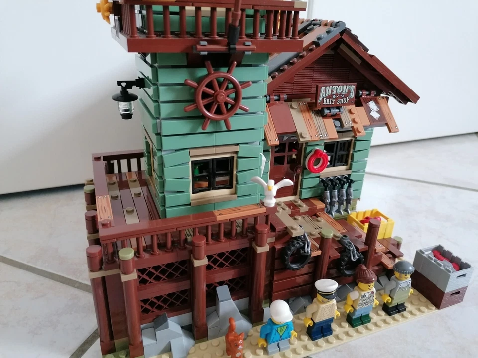 LEGO Ideas 21310 Old Fishing Store, photo 2 sur 5
