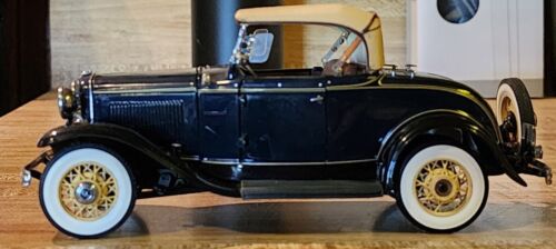 danbury neuwertig 1/24 Druckguss. 1932 Ford Deluxe Roadster V8 LESEN - Bild 1 von 15