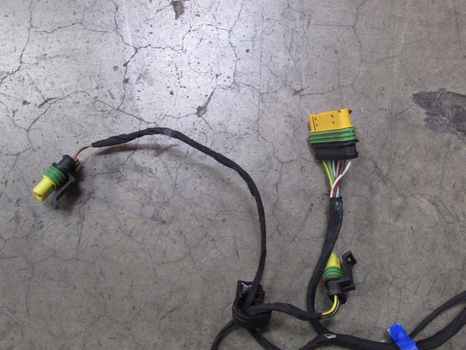 Maserati Quattroporte, RH Front Door Panel Connecting Cables, Wires, P/N 206228