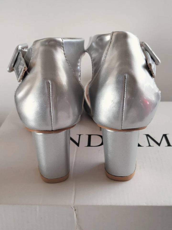 Sandalias Andiamo T-Riffic charol metálico plateado punta abierta tacón bloque Foto 4 de 4
