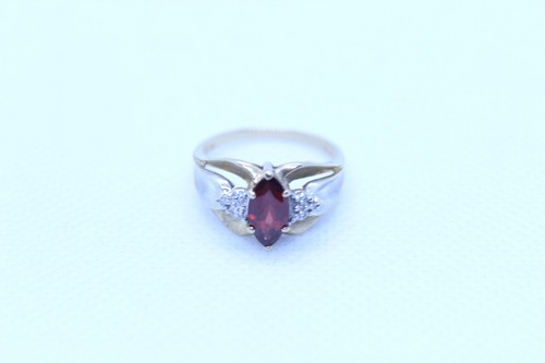 Beautiful 10K Yellow & White Gold Diamond & Garnet ring Sz7.5 Solid Gold 3.5g - Picture 8 of 8