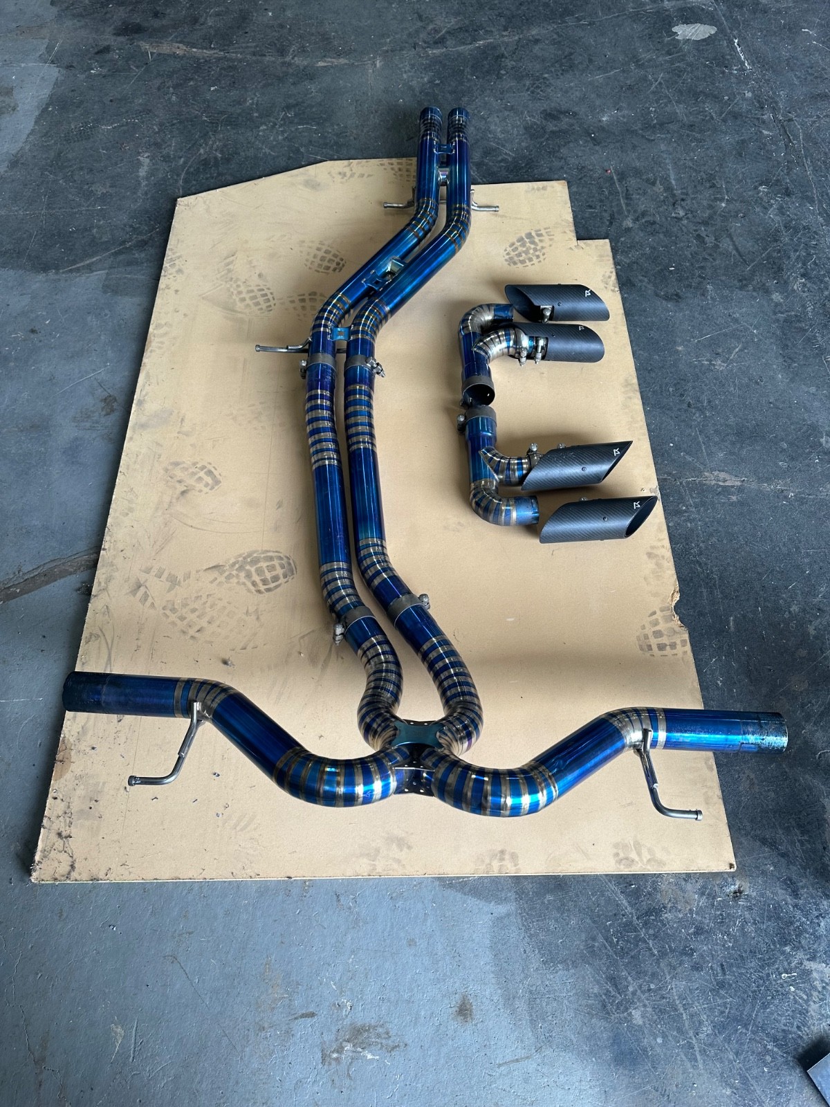 Lamborghini Urus Ryft titanium straight pipe exhaust