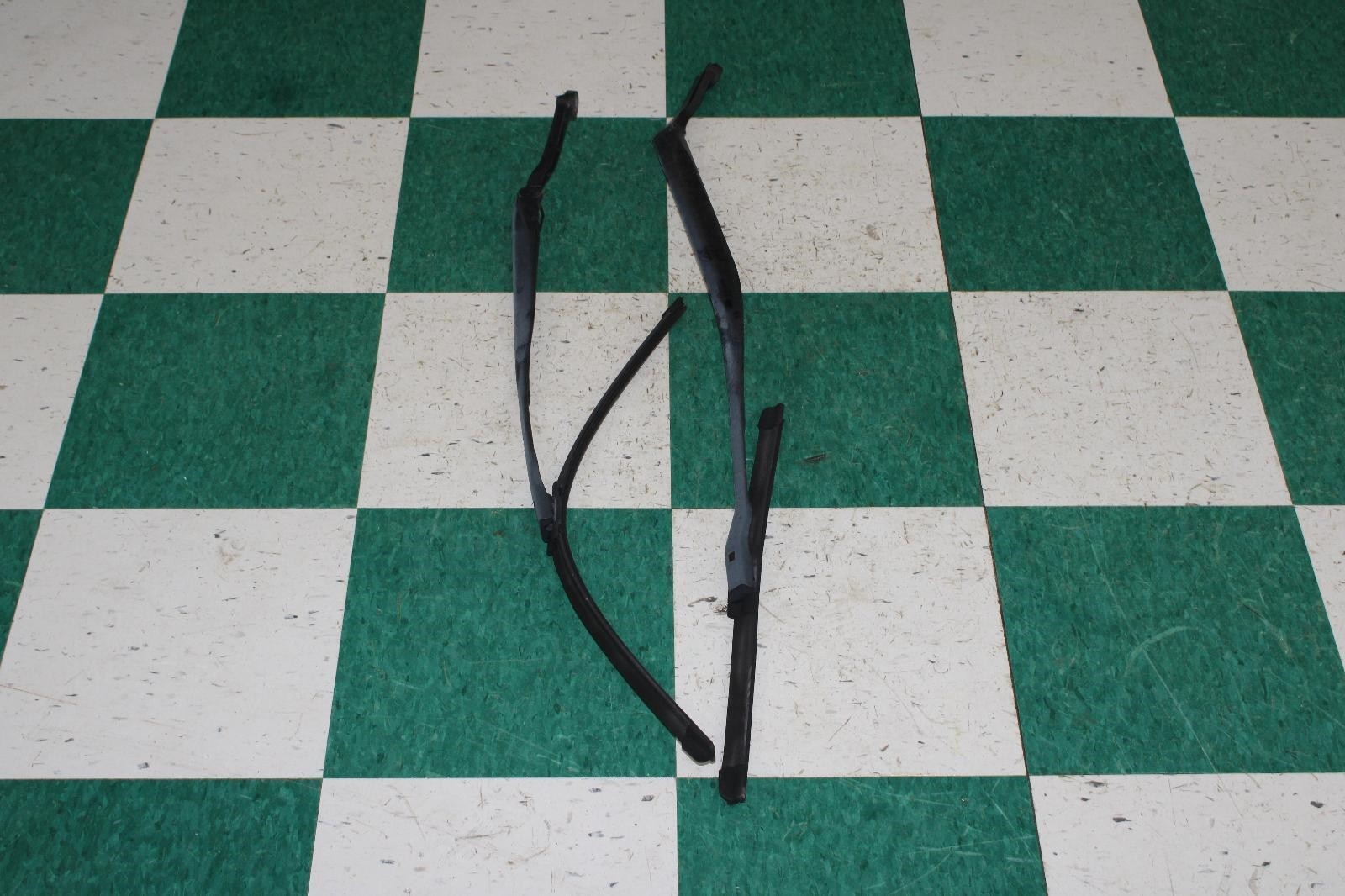 Maserati Ghibli 2014-2019 Left, right Wiper arms Pair