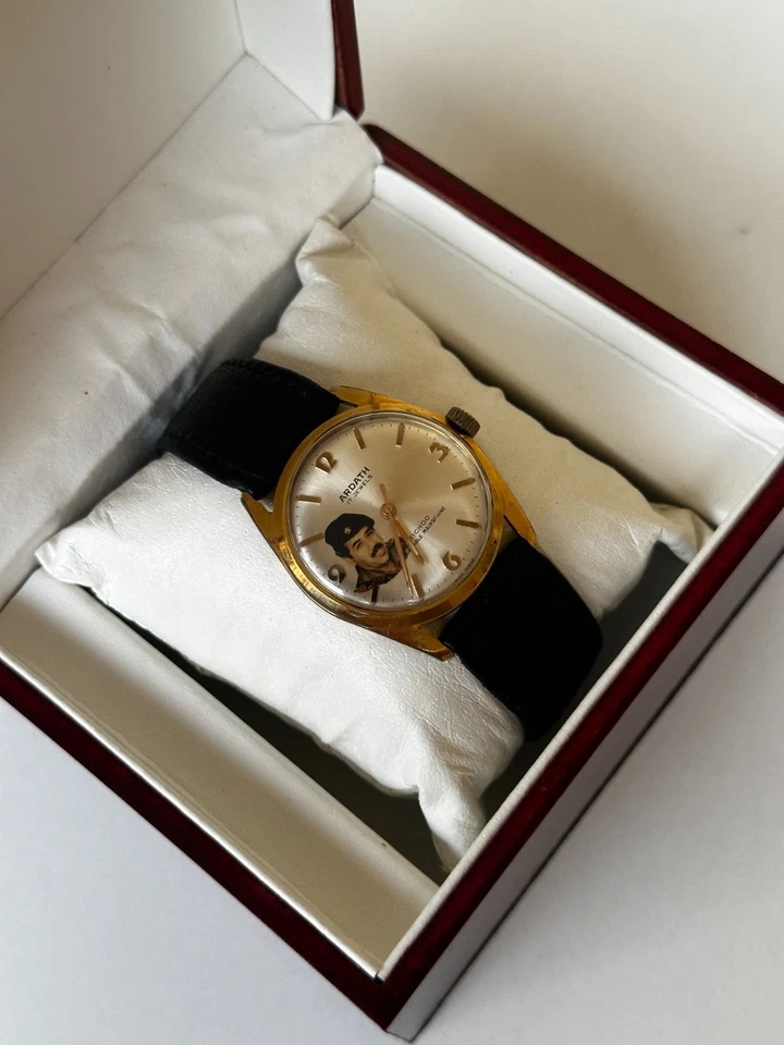 Relógio Ardath Vintage Anos 70 Saddam Hussein Presidente do Iraque Raro 35mm Manual Masculino - Imagem 3 de 4