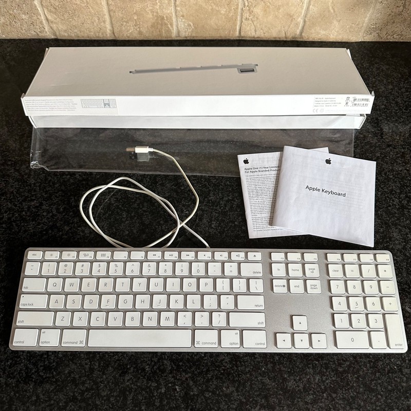 Genuine Apple Model A1243 Mac Wired USB Keyboard w/ Numeric Keypad Numbers w Box