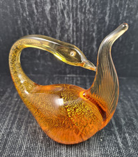 Scultura in vetro di Murano a forma di cigno, realizzata a mano con interni....