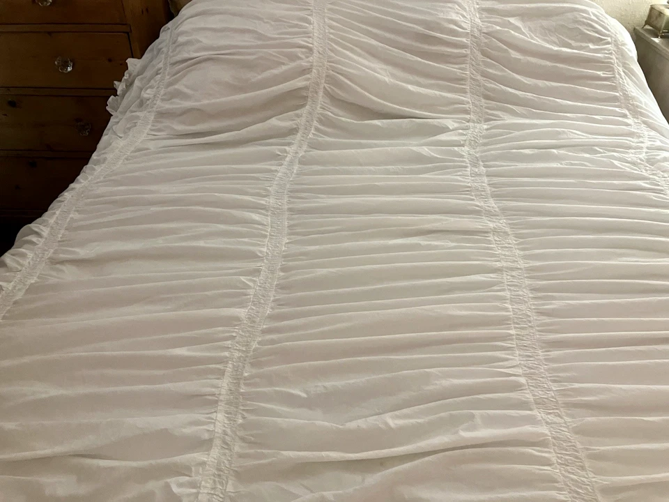 Simply Shabby Chic Duvet COVER Ruffled Smocked Gathered White Cotton, Full/Queen - Image 2 of 4