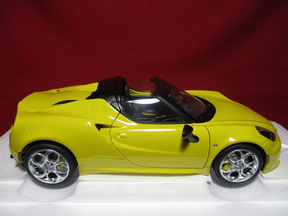 1:18 Scale Alfa Romeo 4C Spider Yellow Autoart Diecast Model Car Minichamps - image 4 of 4