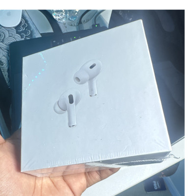 Apple AirPods Pro 2nd Gen MagSafe Charging Case (USB-C) Bluetooth In-Ear White