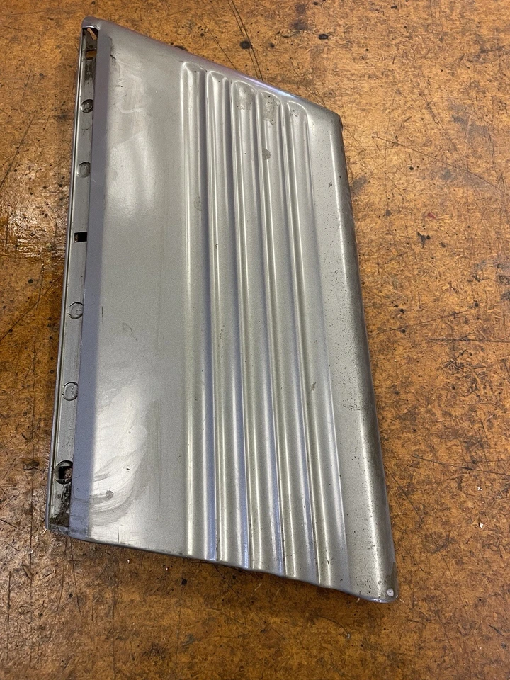 81-85 MERCEDES BENZ W126 300SD SEC SEL OEM RIGHT FRONT FENDER MOLDIING MOULDING - Image 2 of 4