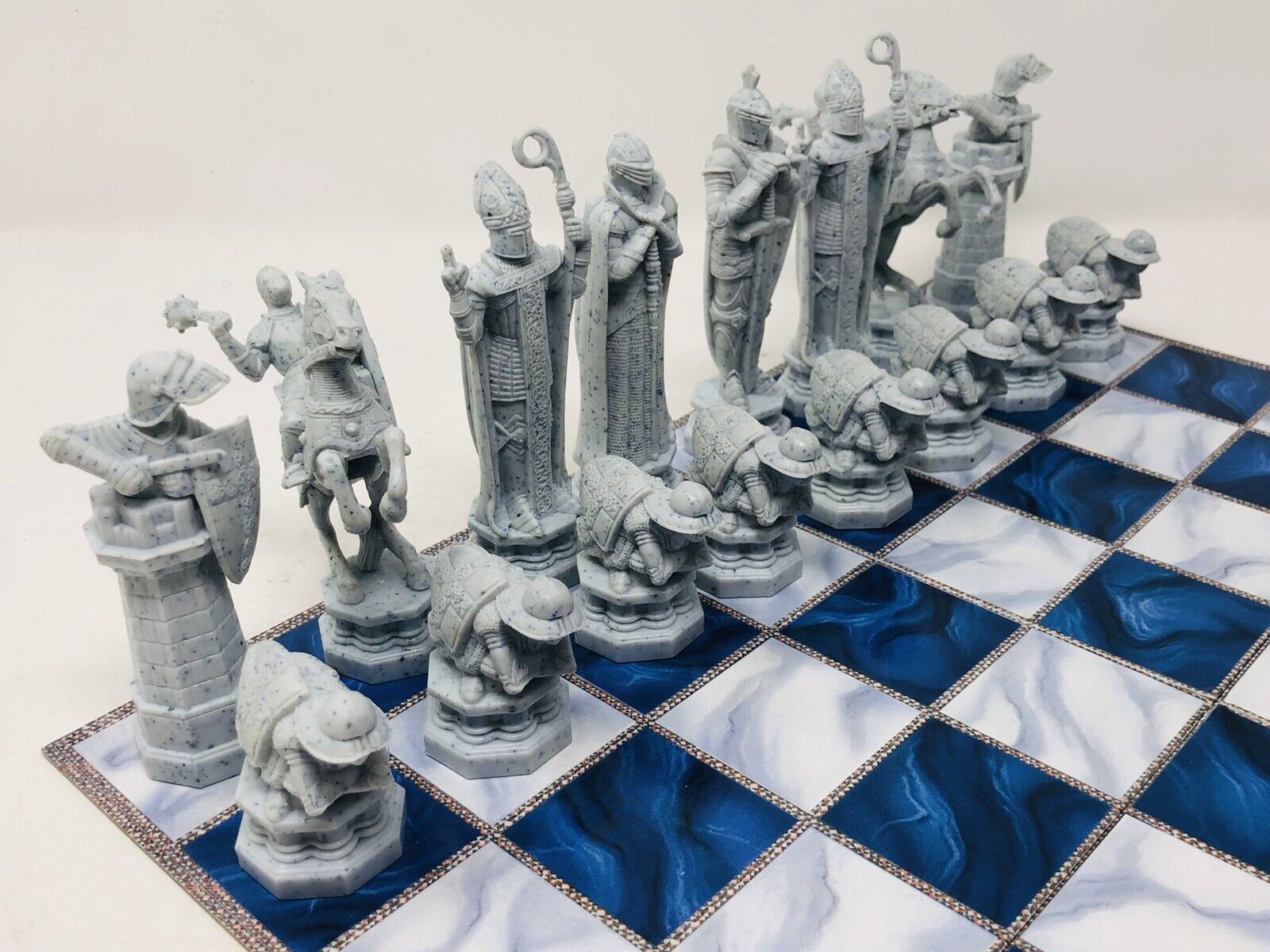  The Noble Collection Harry Potter Wizard Chess Set - 32  Detailed Playing Pieces - Officially Licensed Harry Potter Film Set Movie  Props Toys Gifts : Toys & Games