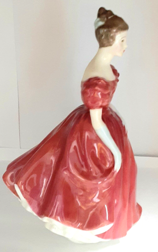 Royal Doulton D#2220 WINSOME Young Women Figurine - Picture 4 of 7