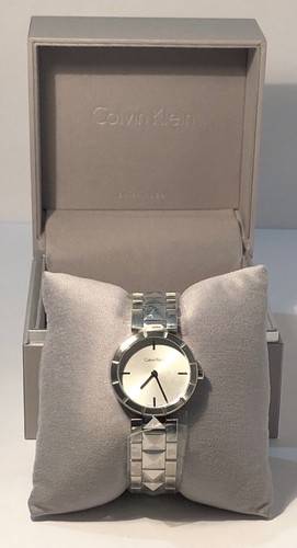 Orologio Calvin Klein Donna Acciaio Inox Piramide Argento Con Borchie, K5T33146 - Foto 2 di 9