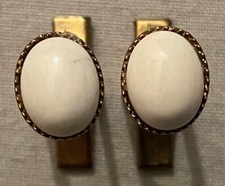 HOWLITE CABOCHON CUFFLINKS - Gold-Toned Setting
