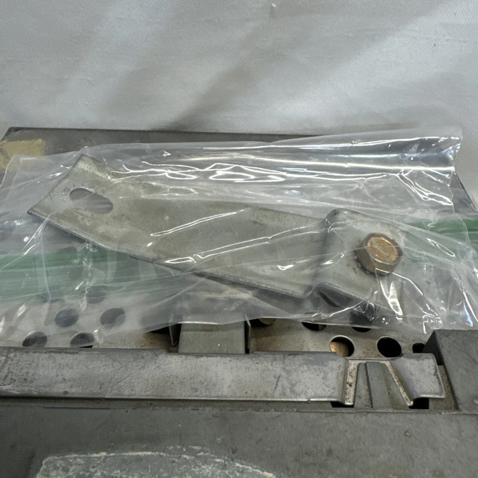 1970 FORD OEM Philco AM Radio D0OA-18806 Fairlane FALCON - Image 3 of 4