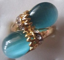 BAGUE EN METAL DORE - STRASS/BLEUE - T53 - NEUF - BGMN044