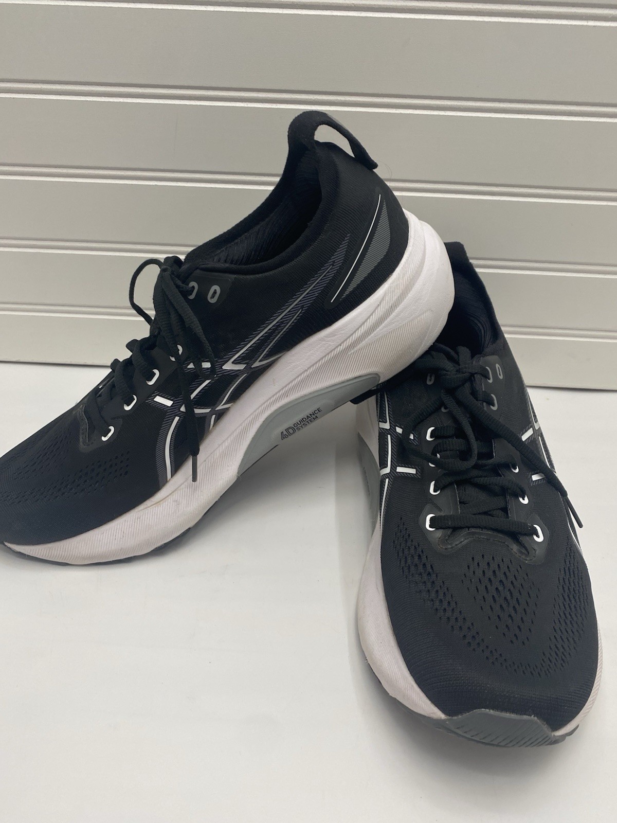 ASICS Gel-Kayano 31 Running Shoes Mens Size 10 Wide Black White