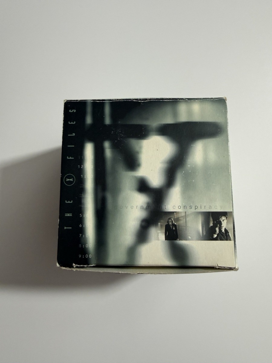 1997 X-Files Fossil LI-1634 Watch Keychain Tin Limited Edition
