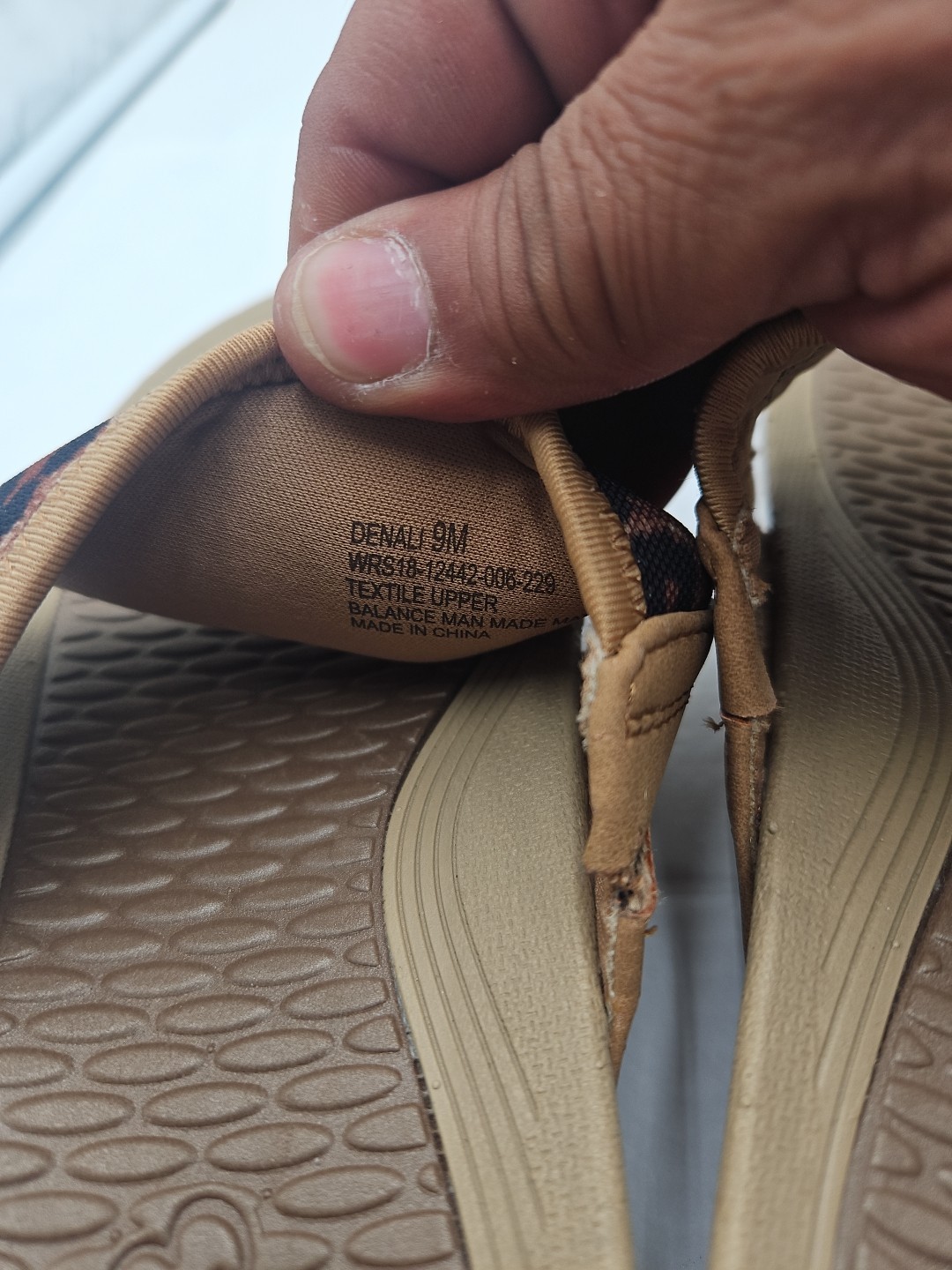 Baretraps Denali Thong Leopard Print Sandals Womens Size 9