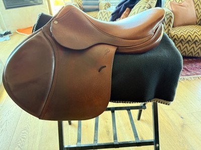 GORGEOUS CUSTOM  Antares 17.5' Med saddle Full Buffalo w/calf knee roll