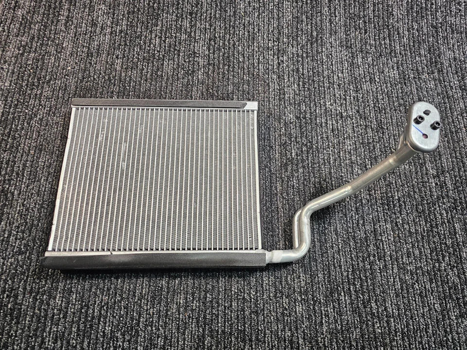 Núcleo evaporador de control de clima Murray - 64144 para Ford Mustang 2015-2023 Foto 2 de 4