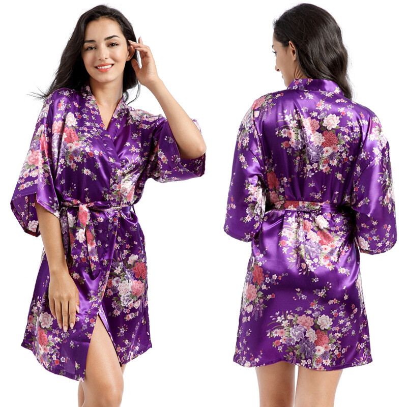 Elegante Albornoz Japonés Chino Satinado Púrpura Diseño Floral Damas Estilo Kimono