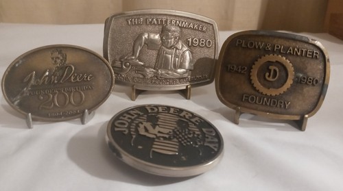 SET OF 4 John Deere Buckles & Stands: Waterloo Foundry PATTERNMAKER Great Con' - 第 1/11 張圖片