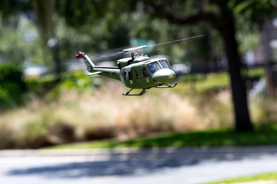 DEFECTIVE Bell 212 UH1N RC Helicopter  Exclusive Painting Ready To Fly G3D - Image 2 of 4