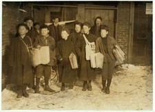 Newsboys,Child Labor,Lewis Wickes Hine,Hartford,Connecticut,Newspaper Vendors,1
