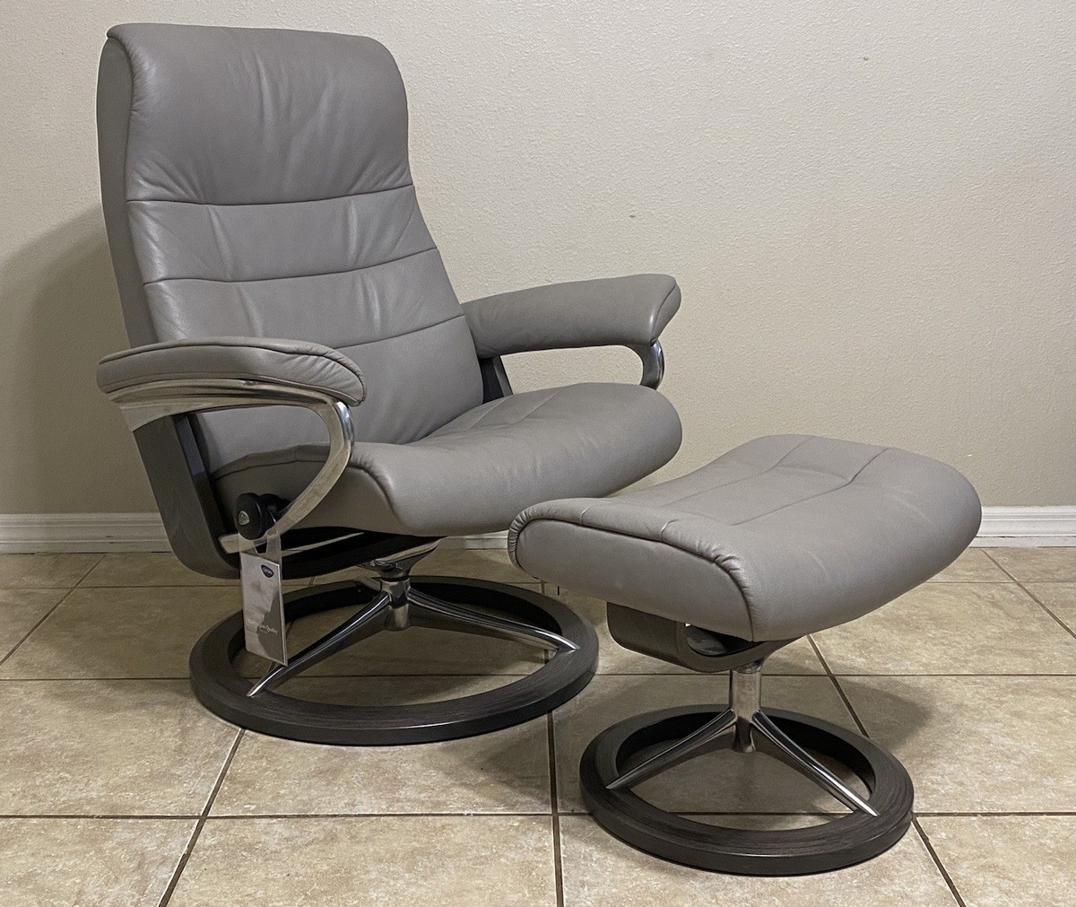 Ekornes Stressless SIGNATURE Leather Recliner Opal Chair Ottoman