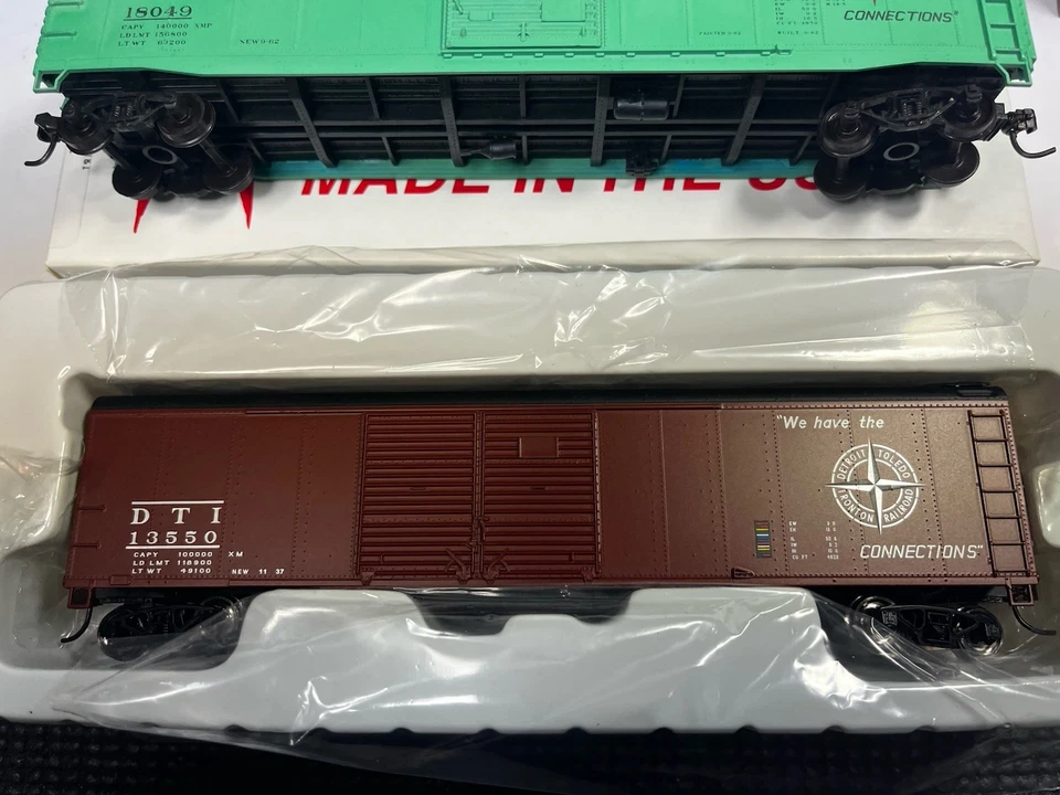 HO Scale Lot DT&I Box Cars Accurail And Bowser 50’ Cars Detroit Toledo & Ironton - Image 2 of 4
