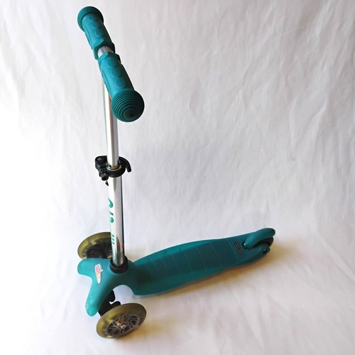 Mini Micro Kickboard Scooter in Turquoise