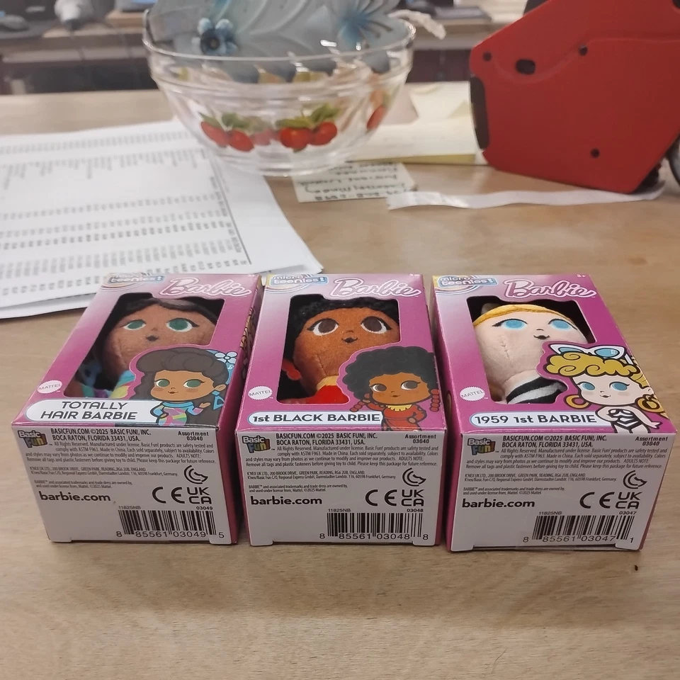 Mini peluche Barbie MICRO TEENIES 3. Totally Hair, Barbie 1959, primera Barbie negra Foto 2 de 4