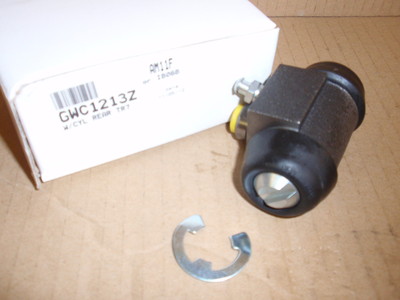 Triumph TR7 TR8 * REAR BRAKE WHEEL CYLINDER inc Clip  TR8 or 4 speed / auto TR7