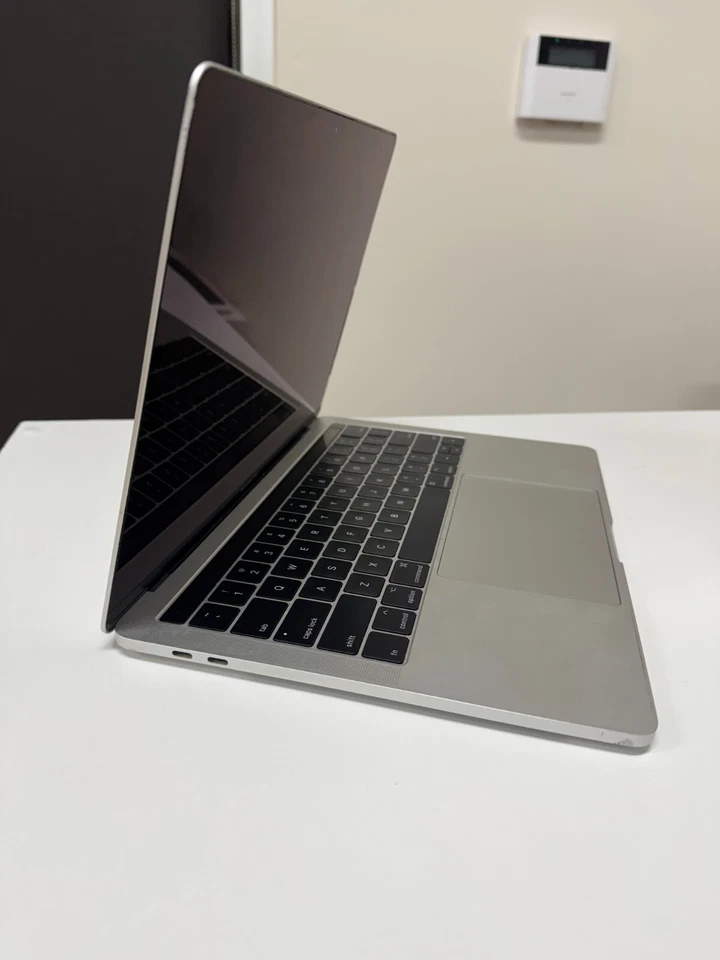 MacBook Pro 13 inch 2016 Touchbar i5 8GB 256GB Space Grey - Image 2 of 2