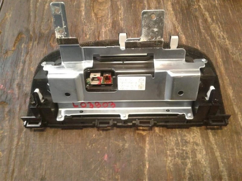 2017 2018 Mazda 3 Radio Display Screen Upper Dash Center 7" Inches  Used - Image 4 of 4